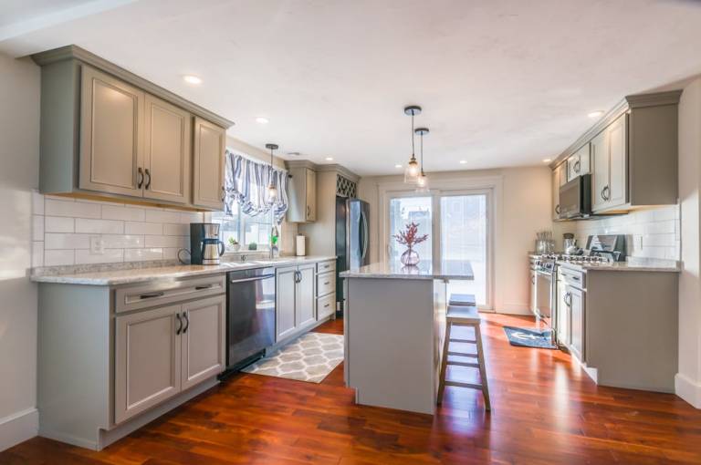 Child-friendly pleasant vacation home with barbecue & patio | Close to the beach | Pets allowed — photo 3