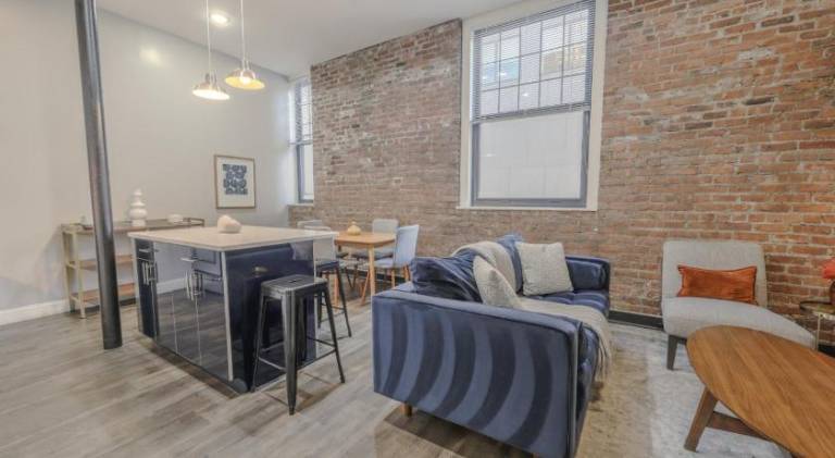 Unbeatable Location 4 bed Loft Parking Optional — photo 3