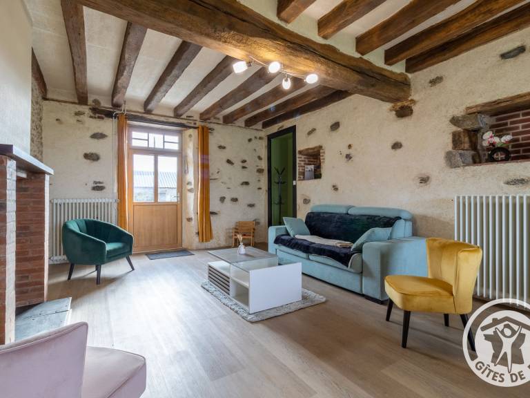 Rural Retreat in Mauges: Cozy Cottage with Terrace, Near Top Tourist Spots & Private Fishing Pond — photo 4