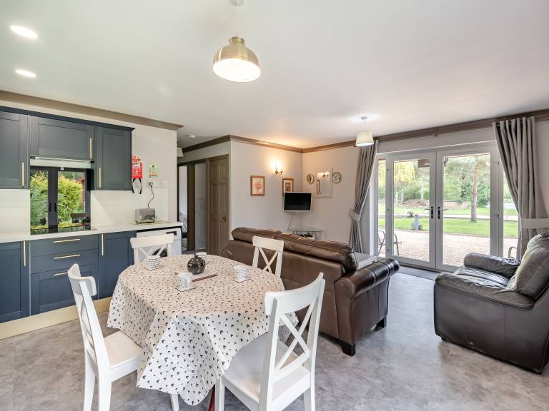Children-friendly cottage with garden | Water view | Pets are welcome in Grantham