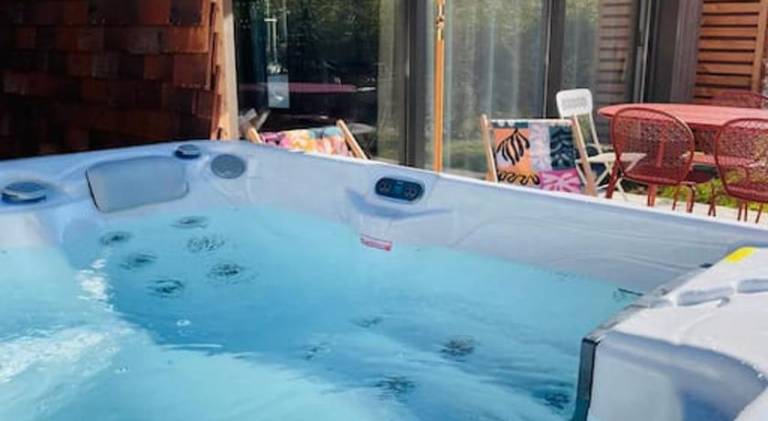 Rental apartment with jacuzzi — photo 3