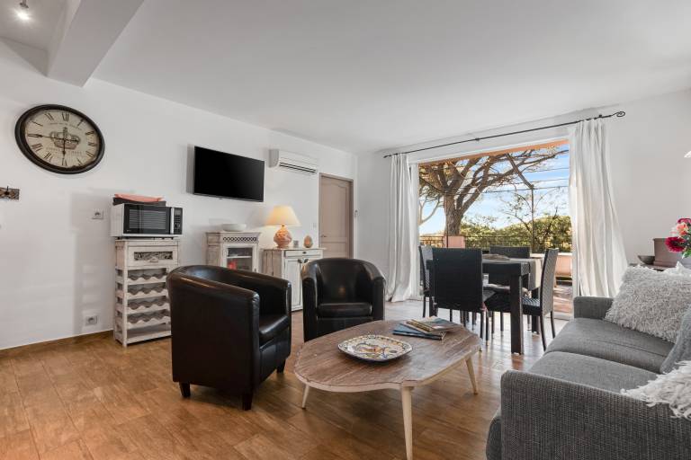 Cosy Apartment 'Le Mas Du Soleil' with Sea View, Wi-Fi and Air Conditioning — photo 3
