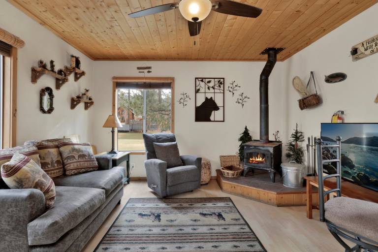 Cabin with pool & barbeque | Mountain view — photo 5