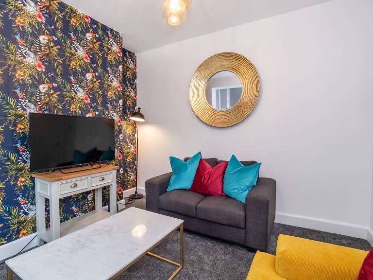 Family-friendly cottage with jacuzzi & garden | Next to York Minster | Pets are welcome — photo 5