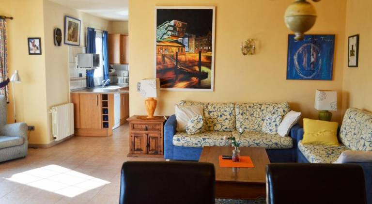 Fully equipped beautiful house with patio, yard & private pool | Pets are welcome — photo 2
