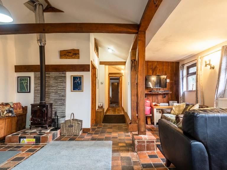 Cottage with garden — photo 4