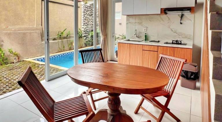House with pool — photo 4