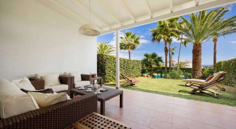 2 storey townhouse with large terrace garden, BBQ and close to the beach, in Elviria, Marbella — photo 4