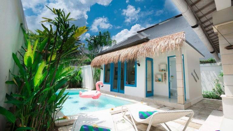 Villa with private pool & yard — photo 3