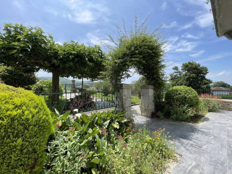 Ample gite with garden, BBQ & patio | Pets are welcome — photo 3
