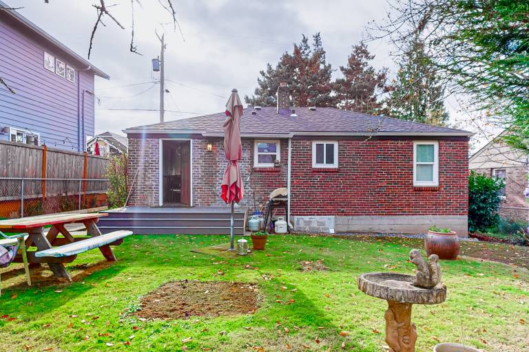 House  Hillman City