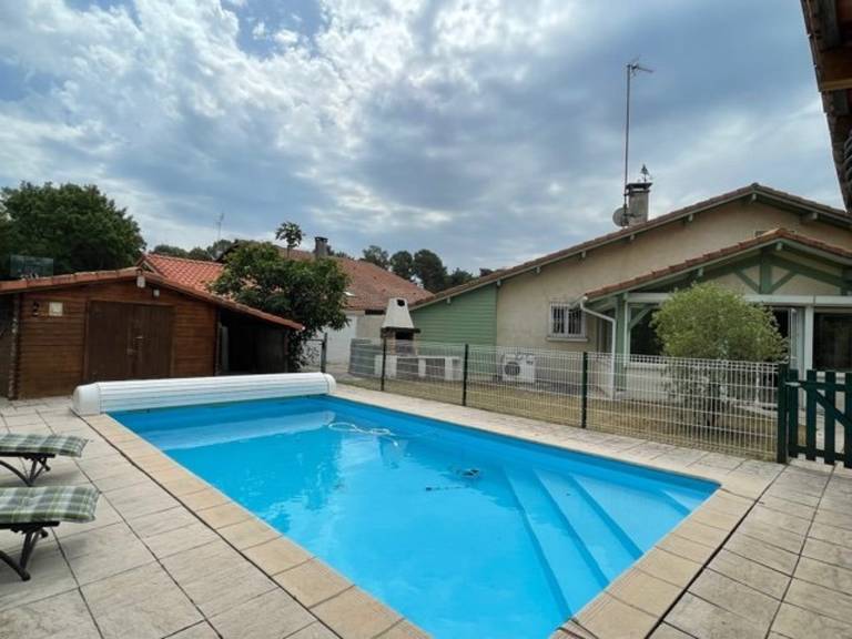 Fully equipped villa with grill, private pool & yard | Beach nearby | Pets allowed — photo 3
