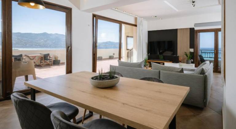 Apartment with BBQ & patio | Beach nearby | Perfect for remote work | Pet-friendly in Heraklion