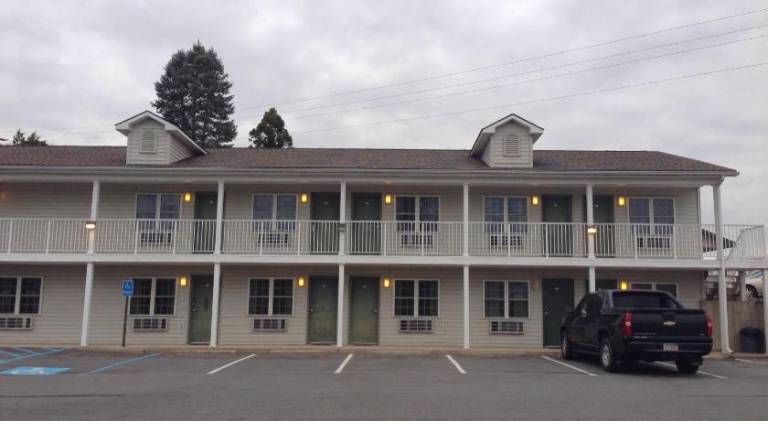 All Suites Inn Budget Host — photo 4