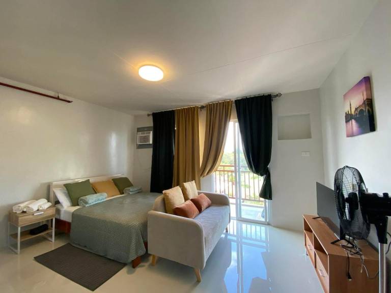 Vacation home with yard & pool in Puerto Princesa