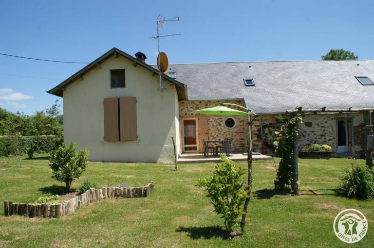Gite with barbeque, terrace & garden | Pets are welcome — photo 3