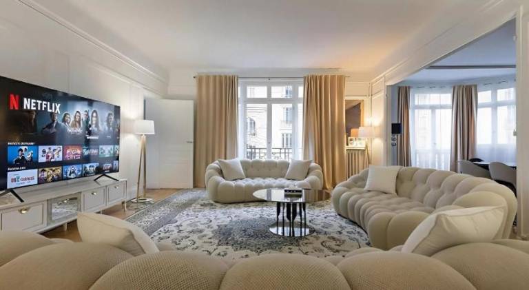 Fully equipped beautiful holiday apartment with hot tub & terrace | Near Arc de Triomphe | Good for workation | Pets are welcome in Paris