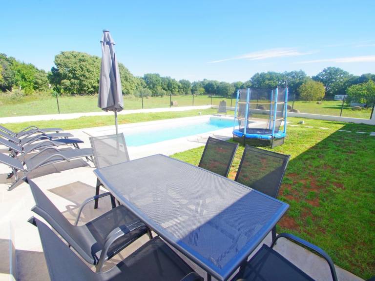 House with patio, private pool & grill — photo 2