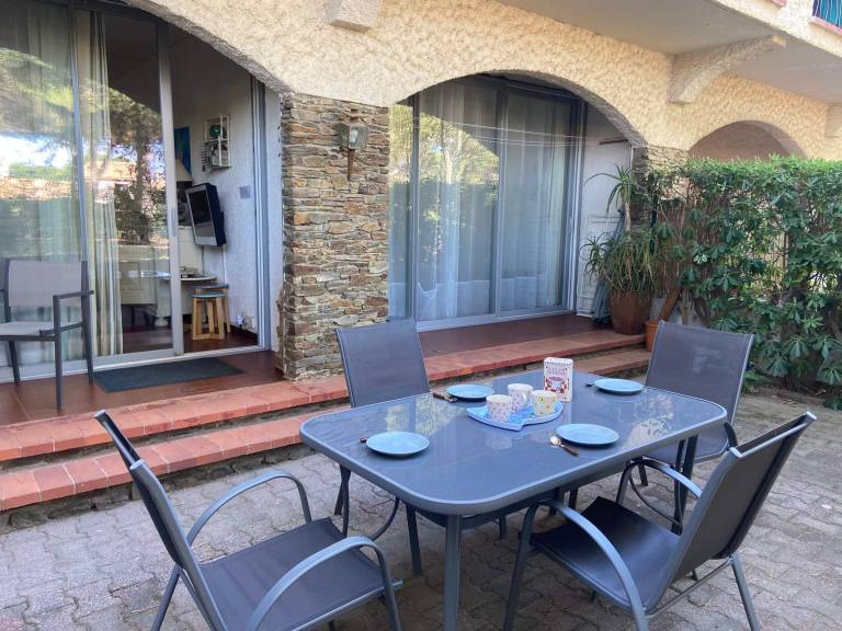 Holiday apartment with pool — photo 4