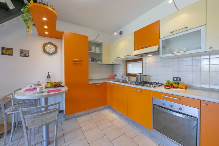 Family-friendly nice apartment with pool, BBQ & patio | Lake view | Dogs allowed — photo 4