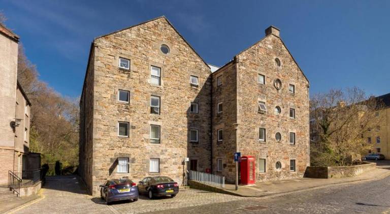 Holiday apartment with 2 rooms for 4 persons in Edinburgh