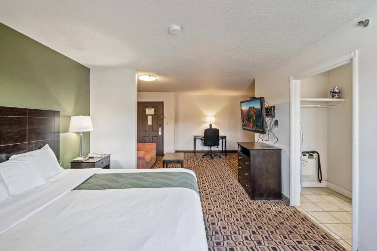 Coratel Plus Suites Wichita West Airport — photo 2