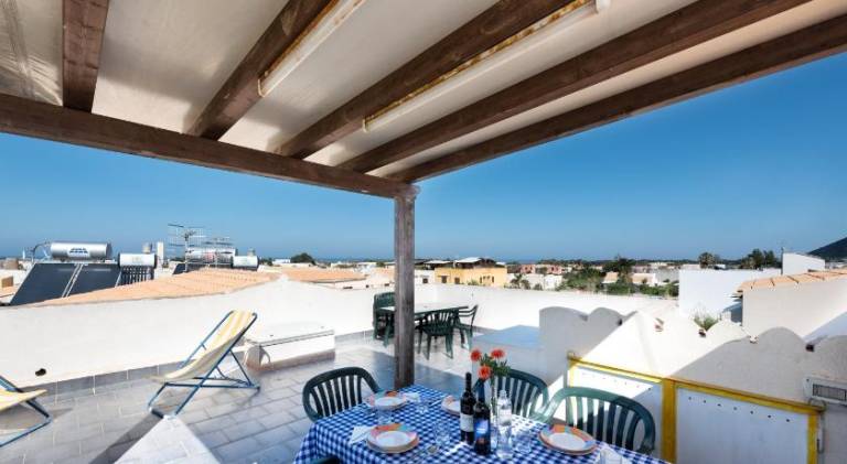 Holiday apartment with terrace — photo 3