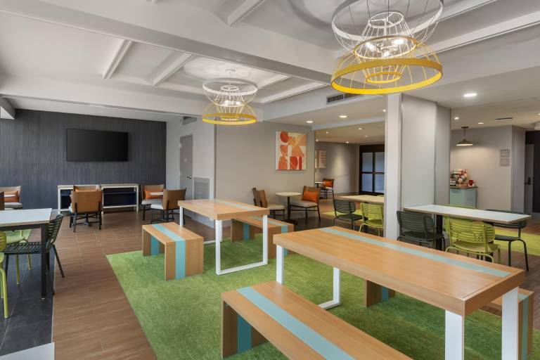 Spark by Hilton Atlanta Airport South College Park — photo 5