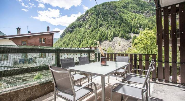 Holiday apartment with patio — photo 5