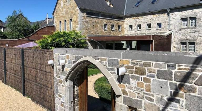 House with 5 rooms for 12 persons in Dinant