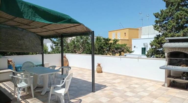 House with barbecue, garden & patio — photo 2