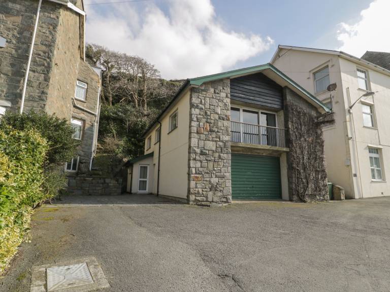 House  Fairbourne