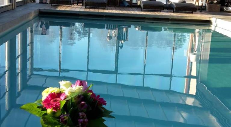 Vacation home with pool & jacuzzi — photo 2