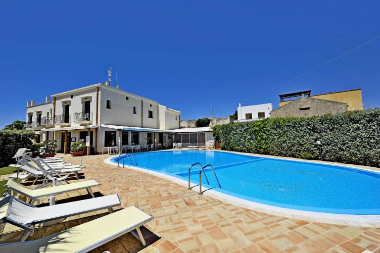 Lovely apartment with pool, yard & grill | Suitable for remote work | Pets are welcome — photo 4