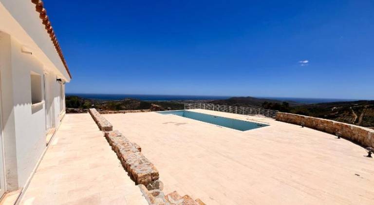 Lodge with pool, patio & hot tub — photo 4