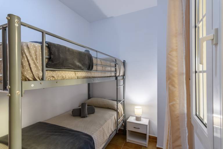 Fully equipped rental apartment with terrace, pool & yard | Beach nearby | Pet-friendly — photo 5