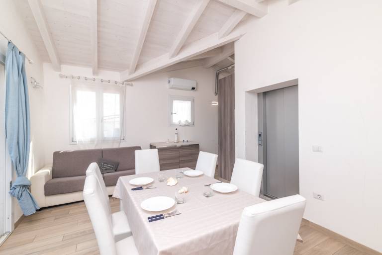 Holiday apartment with terrace | City view — photo 4
