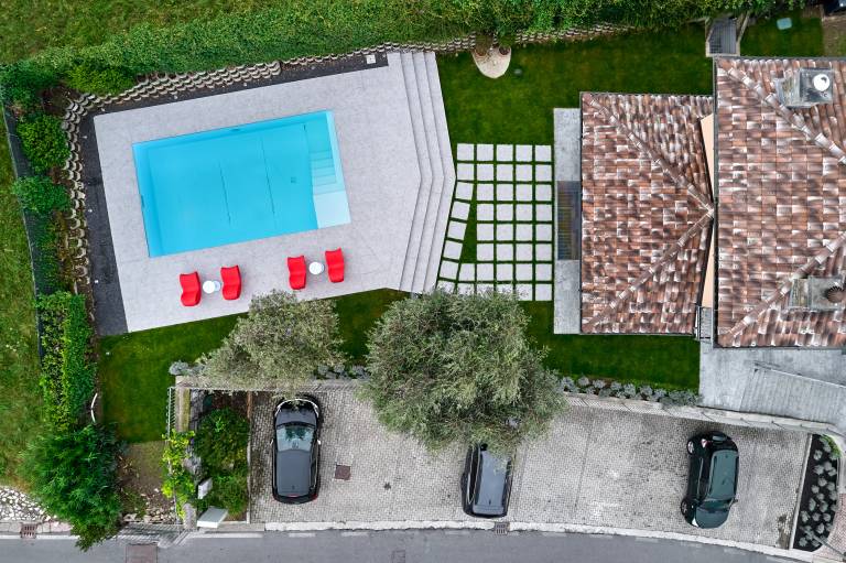 Villa with patio, barbeque & yard | Pool view — photo 5