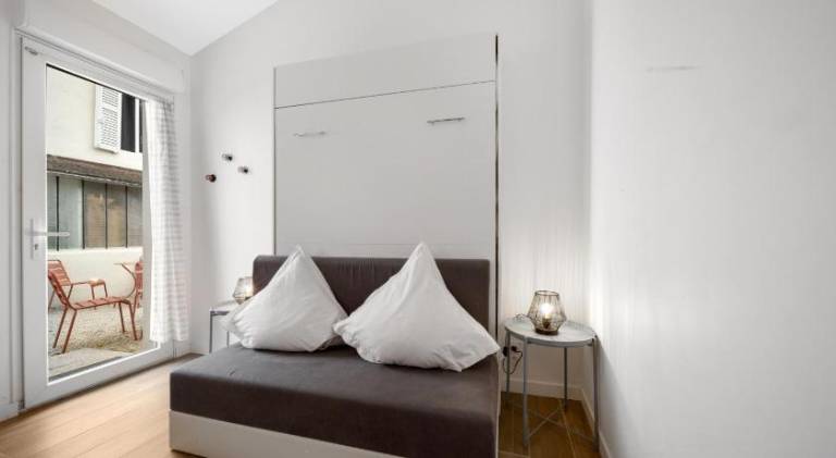 Holiday apartment with patio — photo 2