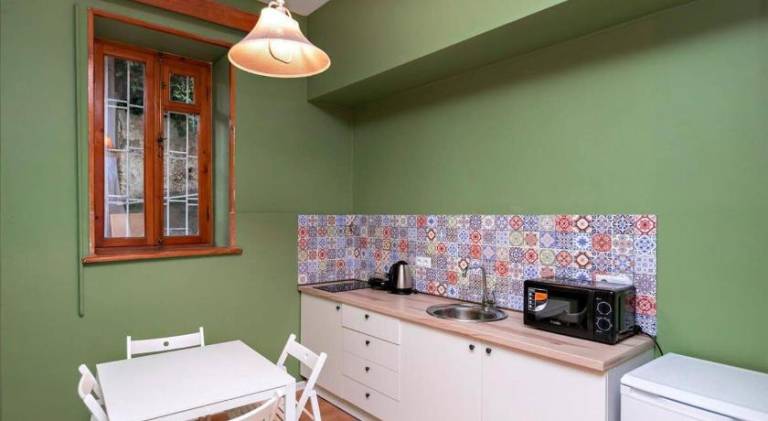 Cozy 2BR Apt in Sololaki Tbilisi - By Wehost — photo 4