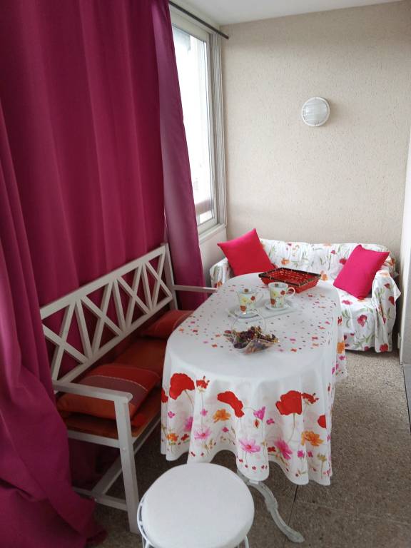 Holiday apartment with terrace | City view — photo 2