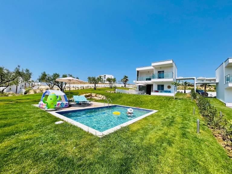 Sani Beverly Hills Luxury Villas — photo 3