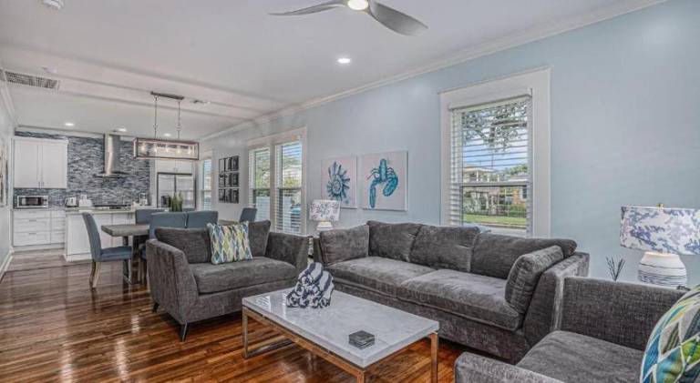 Luxury Designer Coastal Villa Bright Beautiful in Galveston, TX