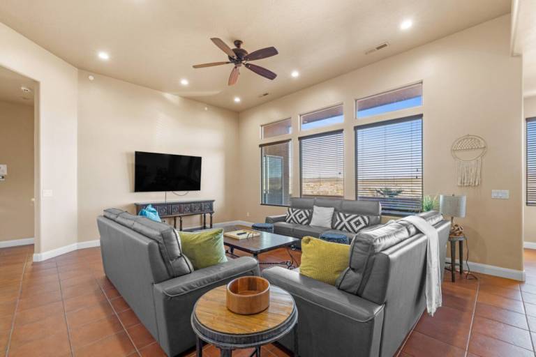Vacation home with private pool | Pets are welcome — photo 2