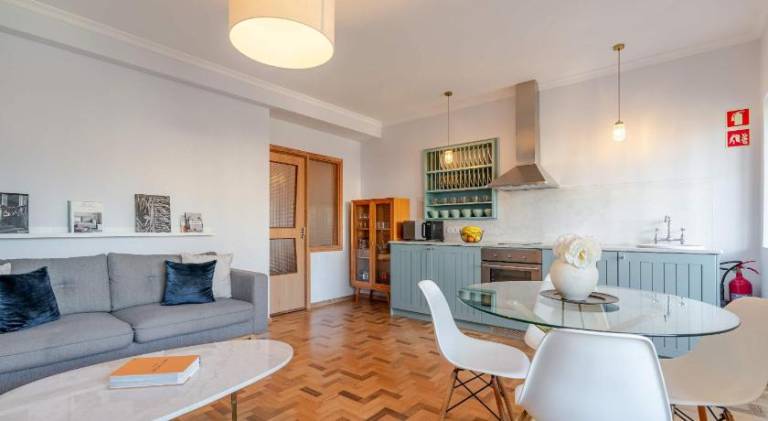 Light-Filled Cedofeita Apt by HostWise in Porto