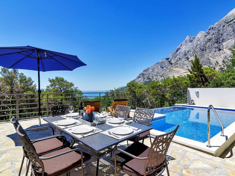 Fully equipped wonderful house with patio & pool | Pets allowed in Brela