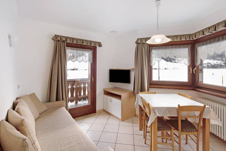 Fully equipped apartment with fast internet, yard & barbecue | Garden view | Next to the ski | Pets allowed in Livigno