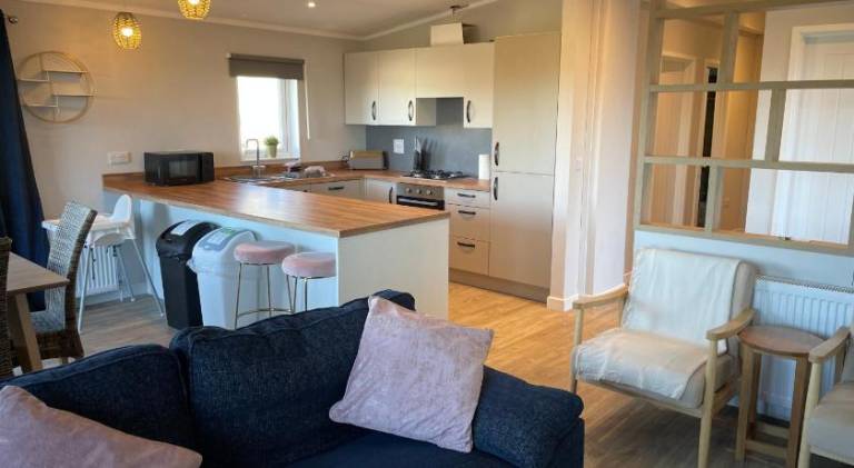 Beautiful chalet with jacuzzi & pool | Pets allowed in Aberystwyth