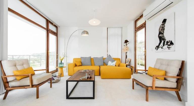 Vacation home with pool in Karaburun