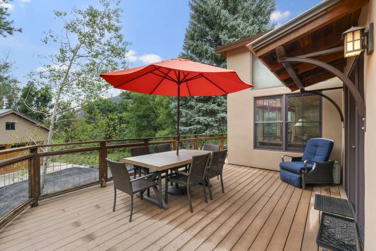 Hot Tub, A/C, Close to Town, Summer Retreat! — photo 5